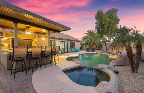 Swim, Golf, Grill and Chill! Surprise Group Getaway - Foto 26