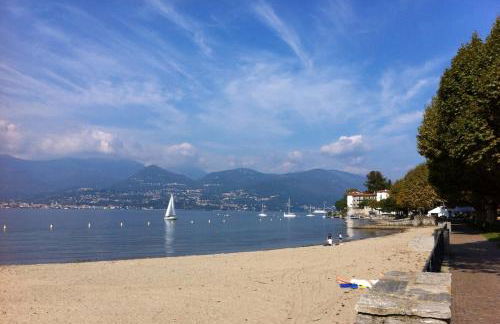 Cerro Lake view perfect for families, walk to the beach! - Photo 1