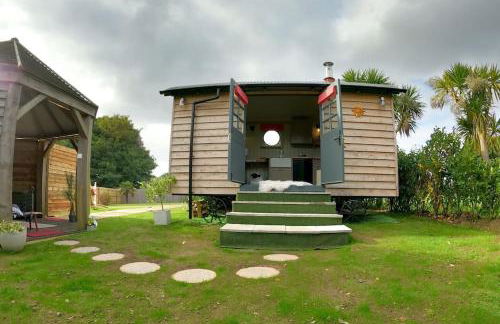 Romantic Retreat - Luxury Shepherds Hut + Hot Tub! - Foto 16