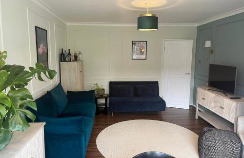 Modern Classic 2 bed apartment with Sofa Bed Sleeps 5 FREE PARKING by Graves Park Peak District - Foto 3
