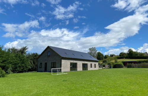 Luxury Railway carriage with own private hot tub - Photo 8
