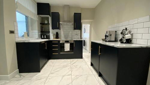 Three bed, forest view home - Photo 2