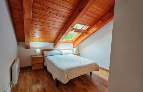 Chimenea y cocina moderna, encanto rústico con confort - Aüt 3 - Foto 14