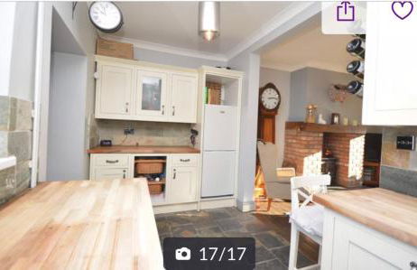 Charming 3 bedroom house with a warmth character - Photo 4