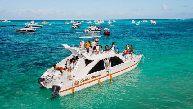 Punta Cana Party Boat - Photo 2