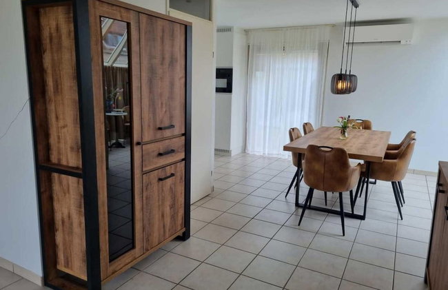 Appealing Bungalow With Garden - Photo 78