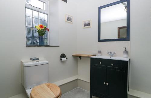 White Haywood Farmhouse - Photo 21