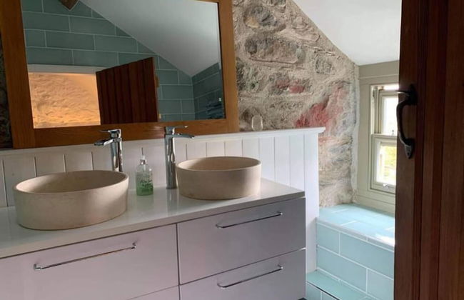 Idlewild Animal Sanctuary Farmhouse Stay - Charity - Photo 16