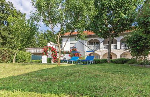 3 Bedroom Awesome Apartment In Pavicini - Photo 1