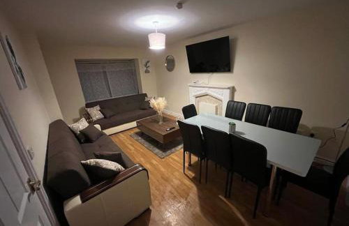 Big new house! 5BDR, sleeps 13, with parking - Foto 28