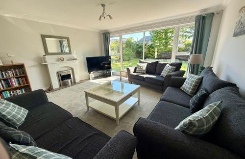 Modern Coastal Retreat, 5-Bedroom, 4-Bathroom Home, with Parking in Portsoy - Foto 2