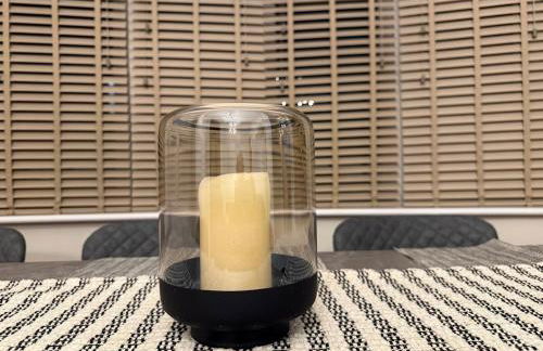 Large Luxury 4 bedroom home with parking - Foto 16