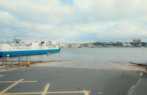 Torpoint Pod - Free Parking - Photo 12