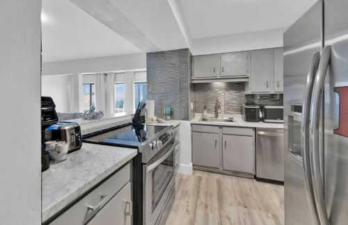 240 Queen Bed, 3 Pools, 80in TV - Foto 31