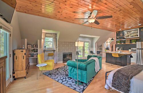 Stylish Studio with Fireplace about 3 Mi From Dtwn! - Foto 5