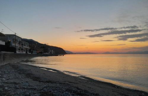 MODERN GROUND FLOOR APARTMENT ON the PEBBLES - Foto 49