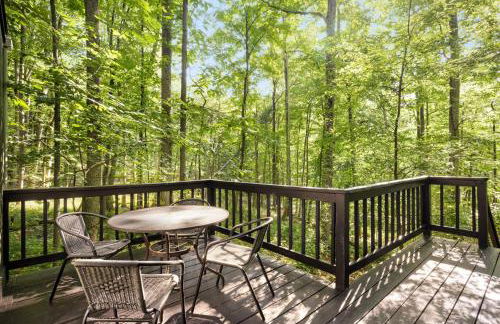 Renovated cabin w hot tub & deck - Foto 27