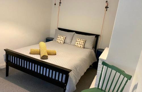 Holly Tree Cottage - 3 bedrooms and large garden with optional glamping double outside - Foto 18