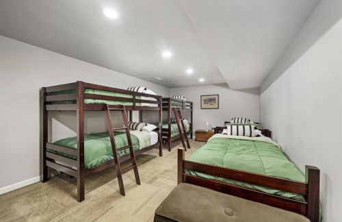 Family-Friendly 3BR Home w Bunk Room & Yard - Photo 6