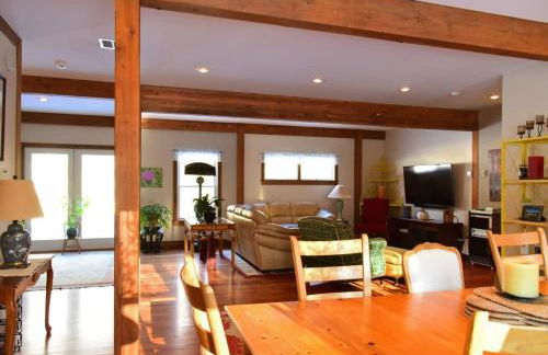 Berkshire Vacation Rentals: Peaceful Post and Beam Loft Sleeps 9 - Foto 12