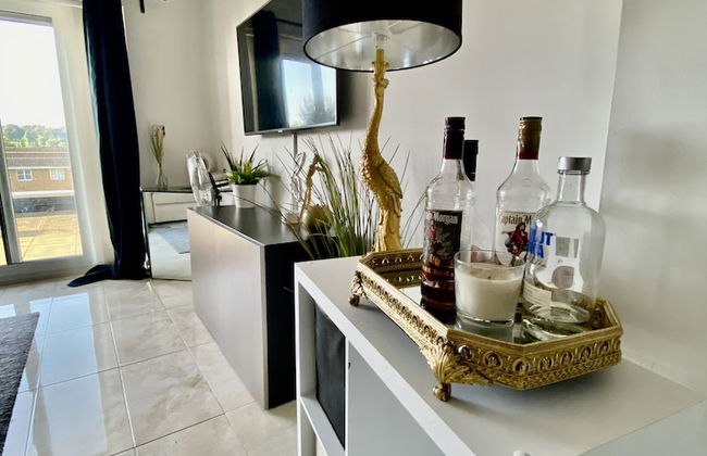 Captivating 1-bed Apartment Greater London - Foto 21