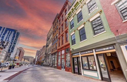 Spacious 2 bed 2 bath Downtown OTR condo minutes walk to the Reds Bengals stadium & more! - Foto 1