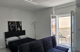 Modern Hillside Retreat with Panoramic Views - Foto 9