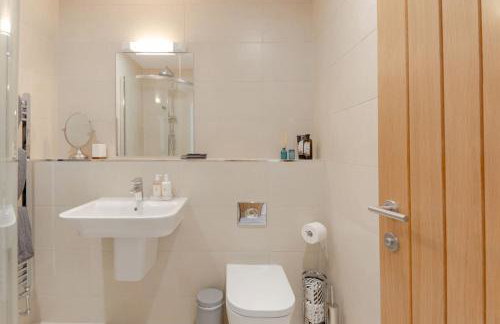 Elegant Epsom Family - Photo 18