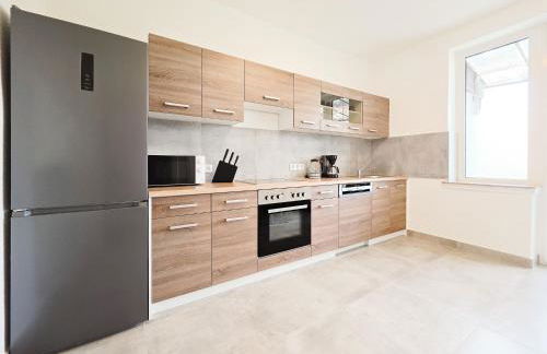 Tolstov Apartments - 3 Room Apartments - Kitchen - Balcony - 5 min to Messe DUS - Foto 4