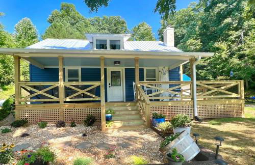 Riverside Relaxer w/Hot Tub+Fire Pit +Wifi & view - Foto 1