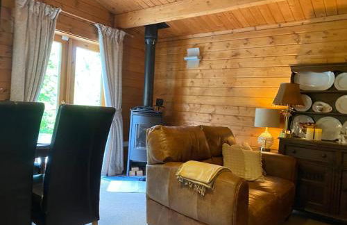 3 Bedroom Lodge Hotub pool in Horsley Surrey UK - Photo 24