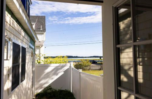 Spacious 4BR Beach Retreat, Steps to Pine Point - Foto 42