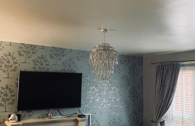 Beautiful House Minutes Away From Liverpool Airport With Huge Garden - Photo 4