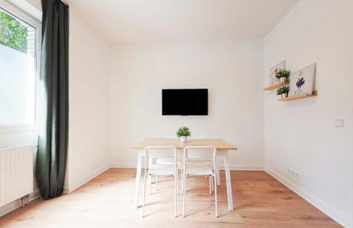 Tolstov Apartments - 3 Room Apartments - Kitchen - Balcony - 5 min to Messe DUS - Foto 13