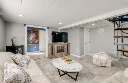 Walk to MIR Wooded Group Escape with Deck and Bar! - Foto 6