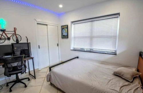 SWAYING PALM BEACH HOUSE Walk to Beach , Marina, Port, las Olas - Foto 23