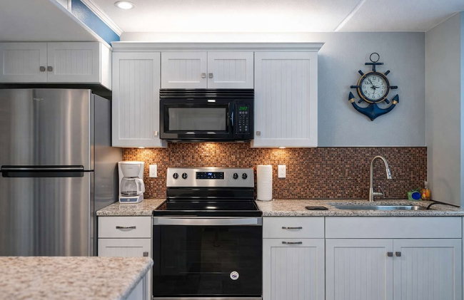Luxe 1 Bedroom House with Pool - Gulfview II unit 410 - Photo 15