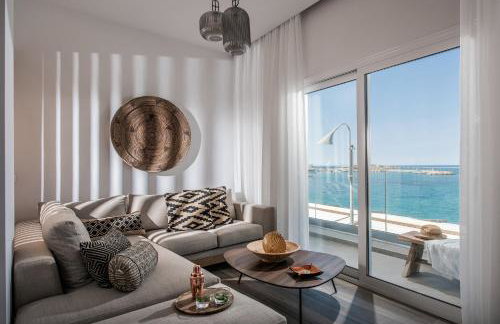 Khroma Luxury Suite 1 Beach front apartment - Photo 12