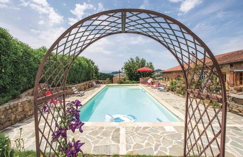 Lovely Home In Thizy-Les-Bourgs - Foto 1