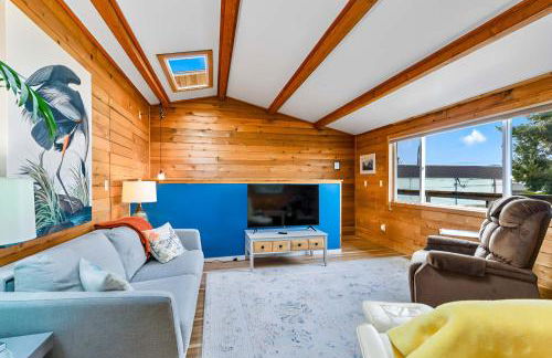 2nd story 1 bed apt #3 with kitchenette and a sweeping view of Birch Bay - Foto 1