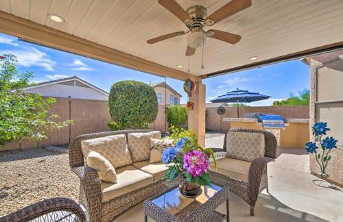 Patio and Grilling Station Family Home in Glendale - Foto 2