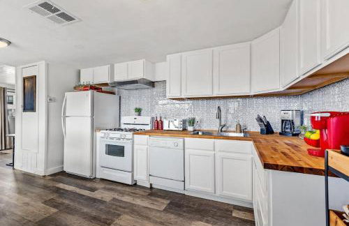 Grand Canyon Ranch Home - Western History - Big city lot - AC! - Photo 10