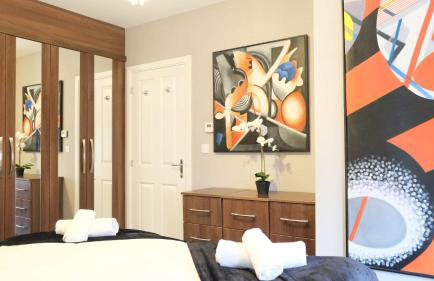 Spacious 4 Bedroom Home with Garden in Bedford - Foto 1