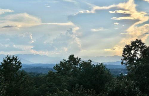 Mountain Over Main Street 5 Min. to Downtown Weaverville, Fire Pit & Views! - Foto 6