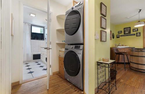 Downtown Gem- Dog Friendly Walk to Everything - Foto 33