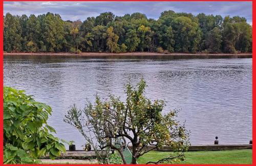 Waterfront Getaway in Historic Bristol - Foto 1