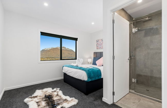 A LUCKIE CHARM - 5-BEDROOM TOWNHOUSE - Foto 5