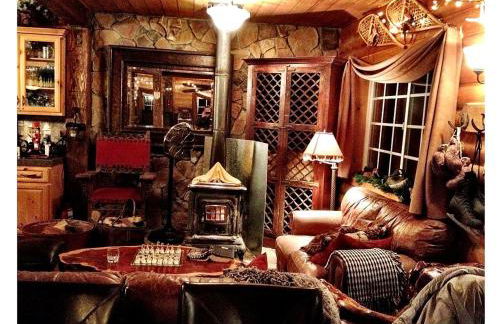 Grand Rustic Cabin Rental with Private Hot Tub near Escondido, California - Foto 2