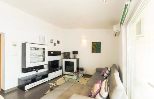 3 Bedroom Nice Apartment In Miskovici - Foto 14