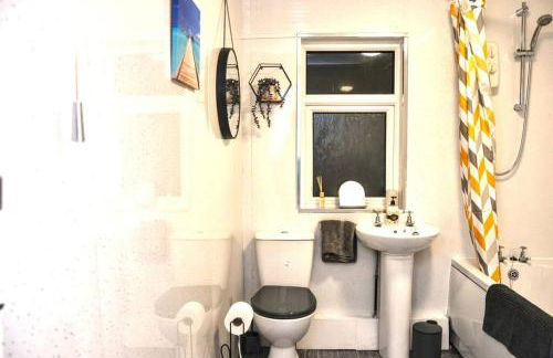 Salisbury - New 3br home, wifi, parking, sleeps 6, near Liverpool city centre - Foto 53